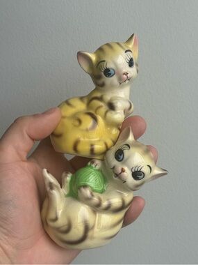 1950s Japan Made 3-3.5" Playing Yarn Tabby Cat Ceramic Salt & Pepper Shakers